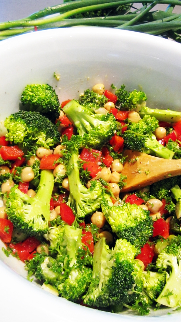 Colorful Chickpea Salad Broccoli, Red Pepper & Chickpea Salad (vegan, gluten-free)