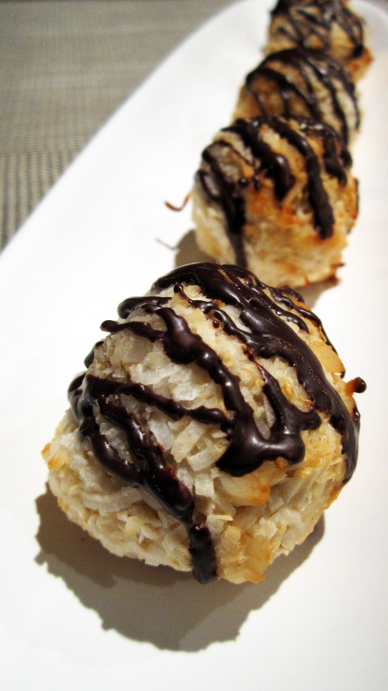Vegan Macadamia Macaroons - Vegan with Gluten-Free option Vegan Macadamia Macaroons - Vegan with Gluten-Free option