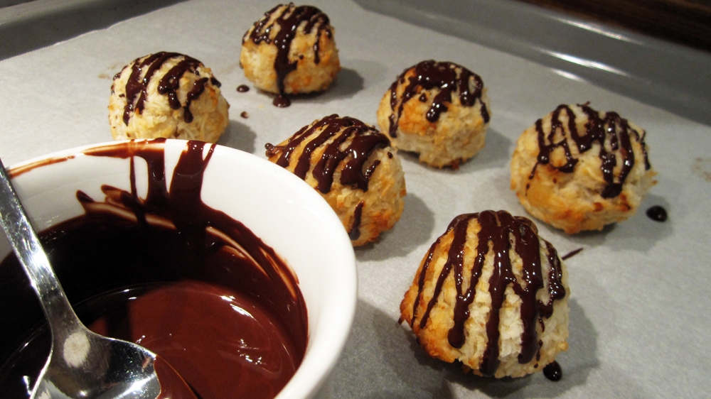 Vegan Macadamia Macaroons - Vegan with Gluten-Free option Vegan Macadamia Macaroons - Vegan with Gluten-Free option