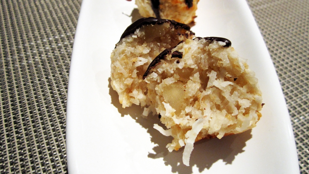 Vegan Macadamia Macaroons - Vegan with Gluten-Free option Vegan Macadamia Macaroons - Vegan with Gluten-Free option