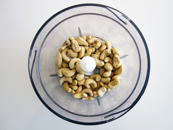 Raw cashews