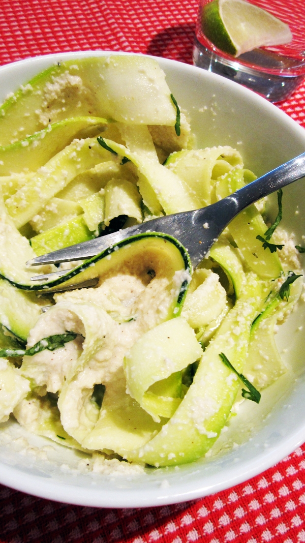 Raw Vegan Alfredo Sauce with Zucchini Noodles (Low-Carb & Gluten-Free)