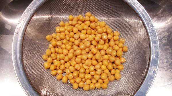 Easy Mexican Chickpea Salad - Vegan & Gluten-Free Easy Mexican Chickpea Salad - Vegan & Gluten-Free